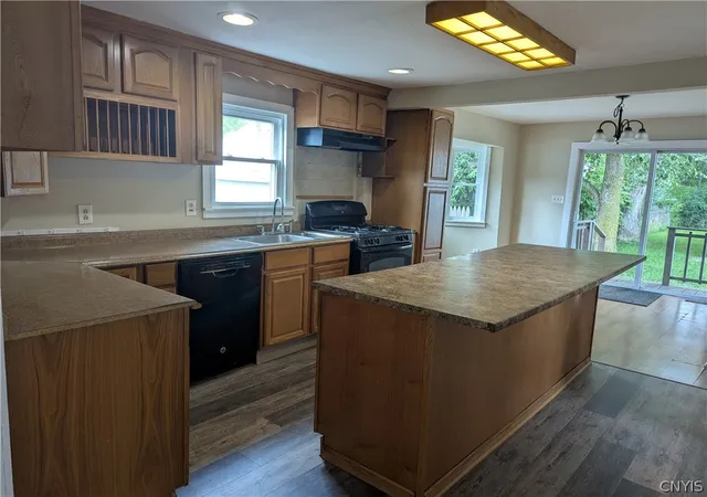 3rd image of 428 Garden City Dr, Salina, NY 13211 | MLS# S1697725