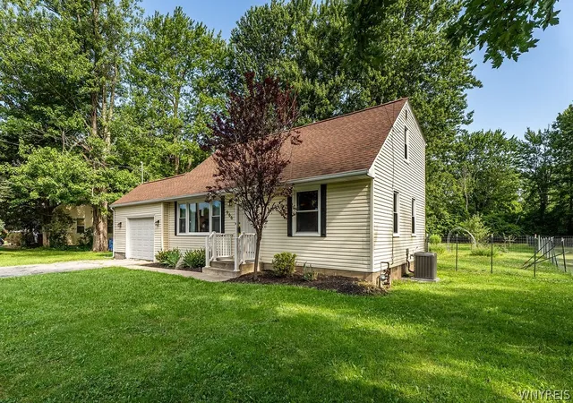 2nd image of 966 Dodge Rd, Getzville, NY 14068 | MLS# B1697646