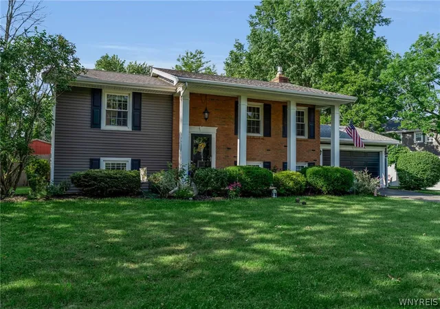 Photo 2 of Single family home for sale at 480 Brookshire Rd, Youngstown, NY 14174 | MLS# B1697679 | Listing updated on 2026-07-26