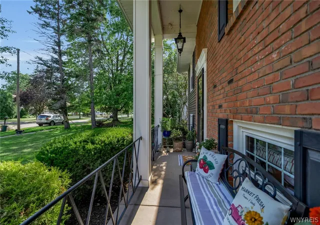 Photo 3 of Single family home for sale at 480 Brookshire Rd, Youngstown, NY 14174 | MLS# B1697679 | Listing updated on 2026-07-26