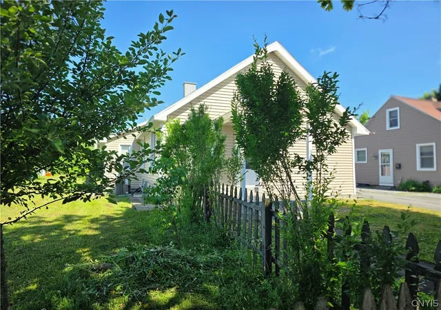 Homes for sale in Utica, NY | 1226 Hilton Ave, Utica, NY 13501 | MLS# S1697716