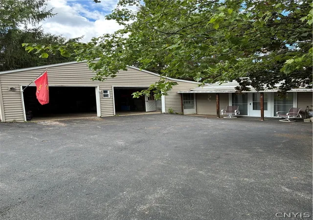 Photo 3 of Sale Pending at 5901 Beadle Dr, Jamesville, NY 13078 | MLS# S1697760 | Listing updated on 2026-07-14