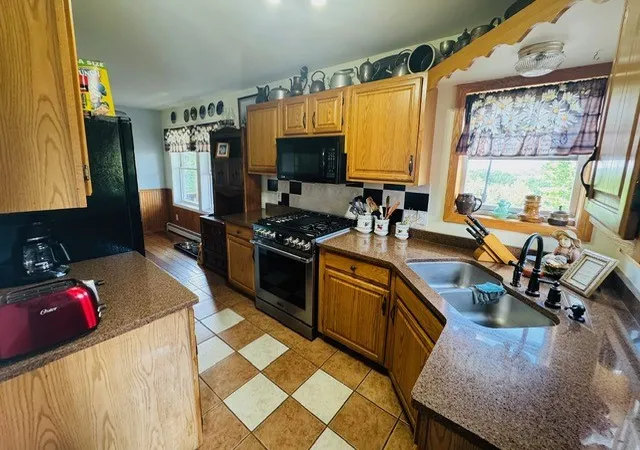 3rd image of 31 Myslivecek Rd, Baldwin, NY 14861 | MLS# R1697722