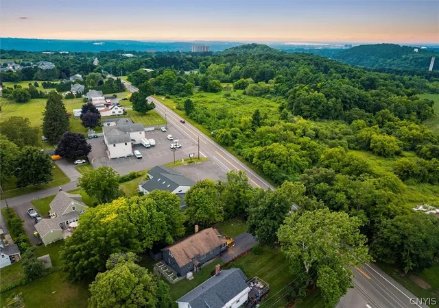 Photo 5 of Sale Pending at 5904 E Seneca, Jamesville, NY 13078 | MLS# S1697241 | Listing updated on 2026-07-15