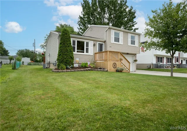 Photo 1 of Sale Pending at 4252 Glenwillow Dr, Hamburg, NY 14075 | MLS# B1696132 | Listing updated on 2026-07-31