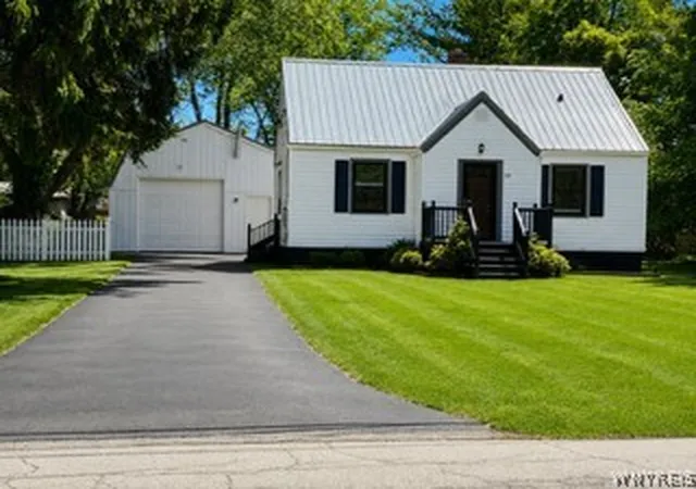 1st image of 139 Allendale Rd, West Seneca, NY 14224 | MLS# B1695120