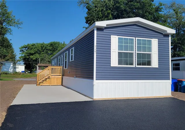 Photo 1 of Manufactured home for sale at 117 Oakleaf Dr, Weedsport, NY 13166 | MLS# R1697829 | Listing updated on 2026-07-21