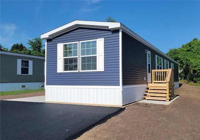 Photo 2 of Manufactured home for sale at 117 Oakleaf Dr, Weedsport, NY 13166 | MLS# R1697829 | Listing updated on 2026-07-21