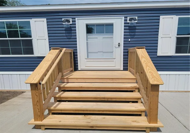Photo 3 of Manufactured home for sale at 117 Oakleaf Dr, Weedsport, NY 13166 | MLS# R1697829 | Listing updated on 2026-07-21