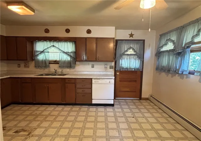 3rd image of 9 Gilbert St, Oneonta, NY 13820 | MLS# R1691371