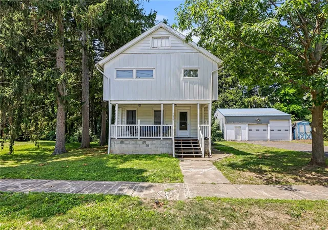 Homes for sale in Palmyra, NY | 217 Howell St, Palmyra, NY 14522 | MLS# R1697550