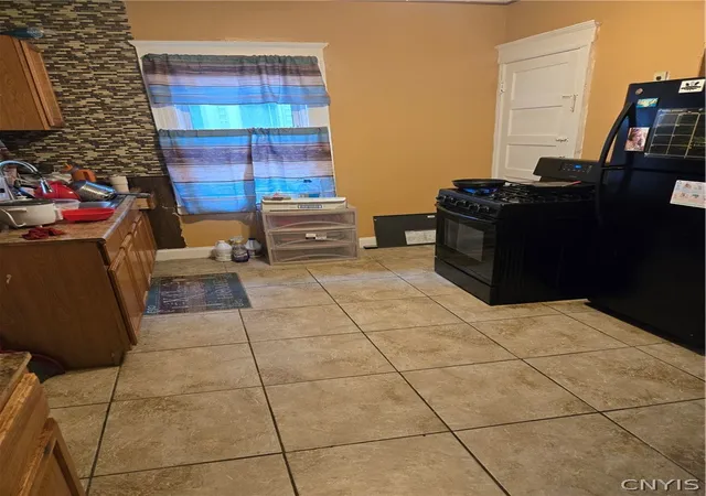 Photo 3 of Sale Pending at 121 E Lafayette Ave, Syracuse, NY 13205 | MLS# S1697741 | Listing updated on 2026-07-28