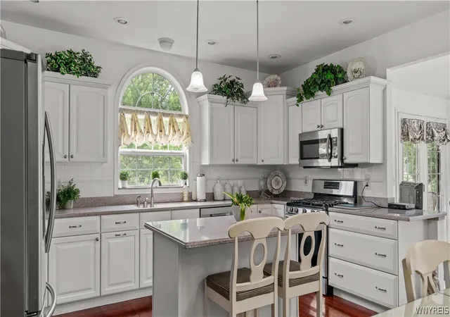 Photo 3 of Sale Pending at 25 Elmsford Dr, Buffalo, NY 14224 | MLS# B1697252 | Listing updated on 2026-07-17