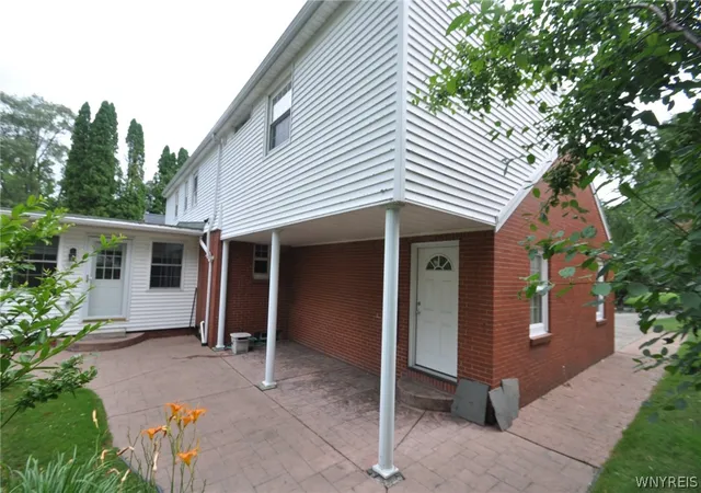 2nd image of 58 Ivyhurst Rd, Buffalo, NY 14226 | MLS# B1697853