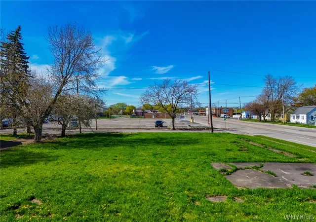 12th image of 39 Hyde Park Blvd, Niagara Falls, NY 14303 | MLS# B1697210