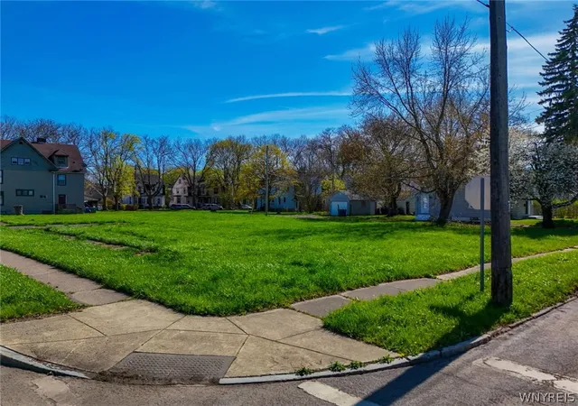 1st image of 39 Hyde Park Blvd, Niagara Falls, NY 14303 | MLS# B1697210