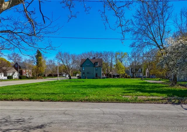 2nd image of 39 Hyde Park Blvd, Niagara Falls, NY 14303 | MLS# B1697210