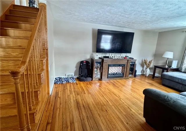 5th image of 15 Woodlawn Ave E, Utica, NY 13501 | MLS# S1697833
