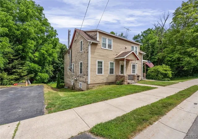 4th image of 26 Clinton St, Elbridge, NY 13080