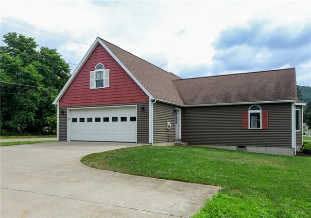 3rd image of 8724 Main St, Campbell, NY 14821 | MLS# R1695655