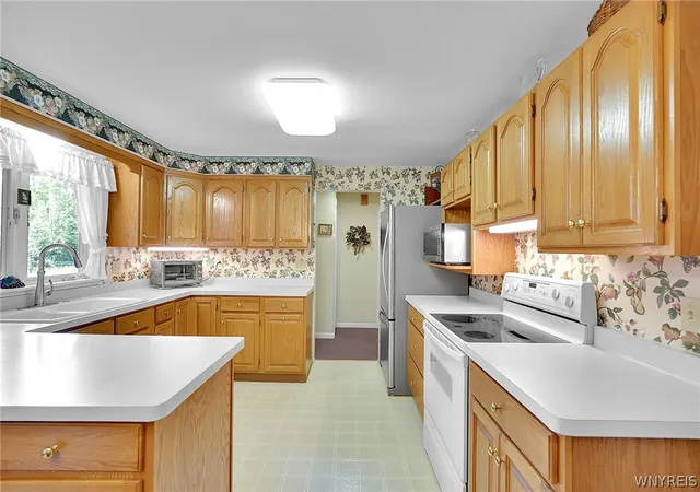 Photo 3 of Sale Pending at 3182 N Gravel Rd, Medina, NY 14103 | MLS# B1697849 | Listing updated on 2026-08-04