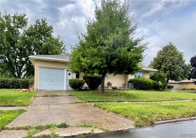 2nd image of 1054 Woodstock Ave, Tonawanda, NY 14150 | MLS# B1697890