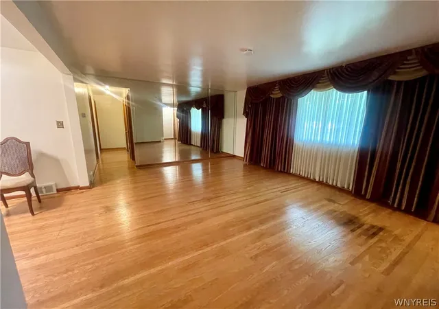 3rd image of 1054 Woodstock Ave, Tonawanda, NY 14150 | MLS# B1697890