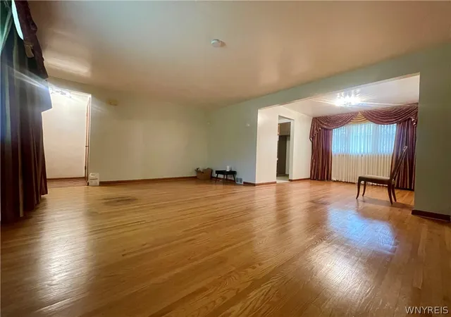 4th image of 1054 Woodstock Ave, Tonawanda, NY 14150 | MLS# B1697890