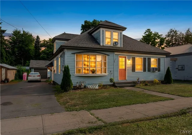 1st image of 122 Genesee St, Canastota, NY 13032 | MLS# S1697940
