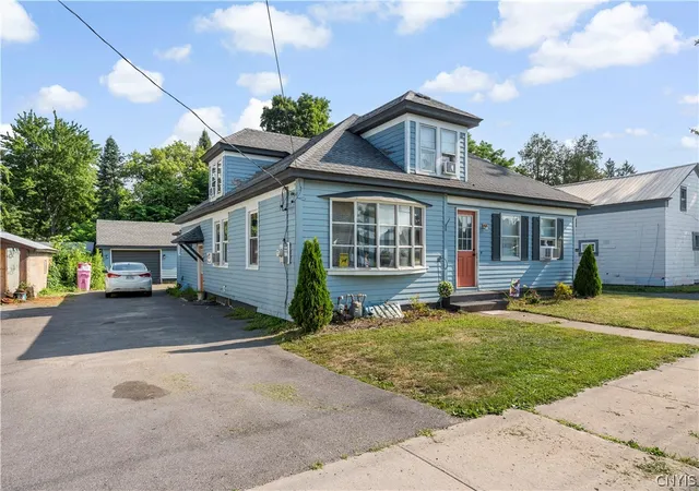 Photo 4 of Single family home for sale at 122 Genesee St, Canastota, NY 13032 | MLS# S1697940 | Listing updated on 2026-07-27