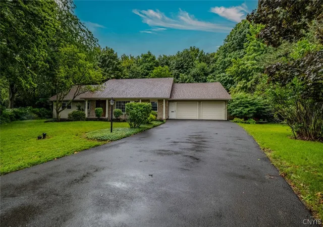 2nd image of 100 Highridge Dr, Syracuse, NY 13215 | MLS# S1695873