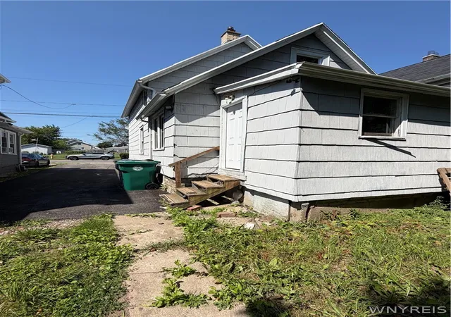4th image of 2435 Ontario Ave, Niagara Falls, NY 14305 | MLS# B1697976