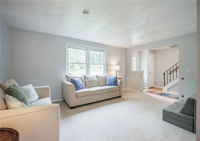 3rd image of 54 Maple Leaf Cir, Penfield, NY 14526 | MLS# R1697981