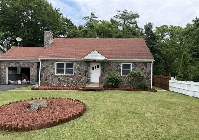 1st image of 452 West Ave, Newark, NY 14513 | MLS# R1698030