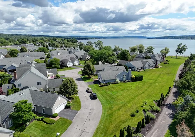 3rd image of 135 Lakeview Wy, Canandaigua, NY 14424 | MLS# R1695183