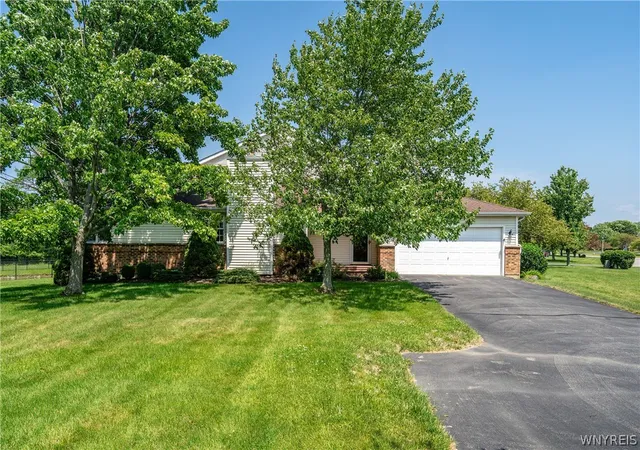 2nd image of 64 Hastings Dr, Orchard Park, NY 14127 | MLS# B1695375