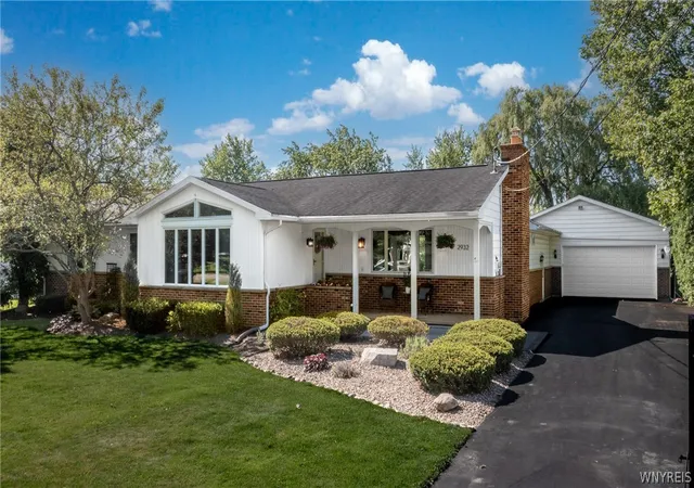 2nd image of 2932 Brent Dr, Sanborn, NY 14132 | MLS# B1697318