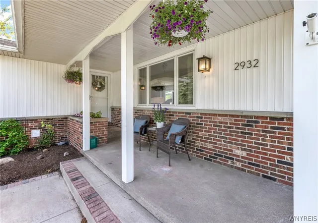 5th image of 2932 Brent Dr, Sanborn, NY 14132 | MLS# B1697318