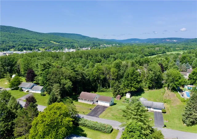 3rd image of 148 Collins Dr, Oneonta, NY 13820 | MLS# R1697565
