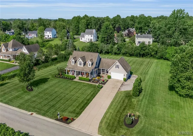 3rd image of 5522 Forest Hill Rd, Lockport, NY 14094 | MLS# B1697669
