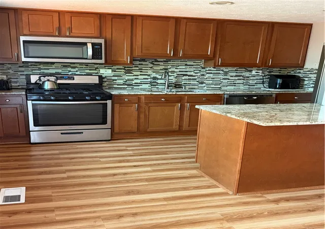 Photo 4 of Sale Pending at 32 Debran Dr, Henrietta, NY 14467 | MLS# R1695833 | Listing updated on 2026-07-31