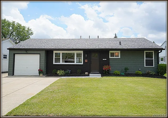 1st image of 1733 Leah Dr, North Tonawanda, NY 14120 | MLS# B1698090