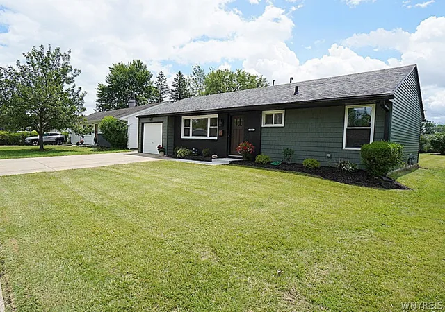 3rd image of 1733 Leah Dr, North Tonawanda, NY 14120 | MLS# B1698090