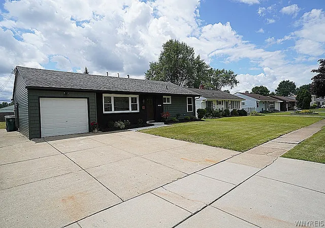 4th image of 1733 Leah Dr, North Tonawanda, NY 14120 | MLS# B1698090