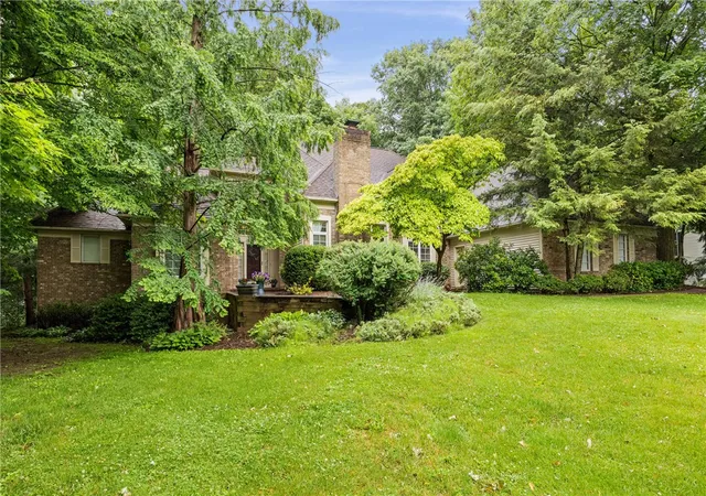3rd image of 14 Barrington Hills, Pittsford, NY 14534 | MLS# R1697990