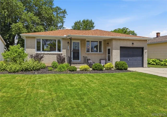 3rd image of 256 Claudette Ct, Depew, NY 14043 | MLS# B1698118