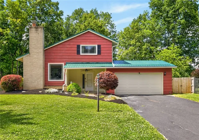 Photo 1 of Single family home for sale at 136 Holiday Ln, Canandaigua, NY 14424 | MLS# R1696102 | Listing updated on 2026-08-02