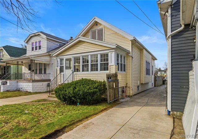 Photo 3 of Sale Pending at 102 Rosedale St, Buffalo, NY 14207 | MLS# B1698191 | Listing updated on 2026-07-30