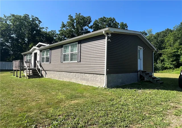 Photo 3 of Manufactured home for sale at 439 Simkin Rd, Elmira, NY 14901 | MLS# R1697292 | Listing updated on 2026-07-14