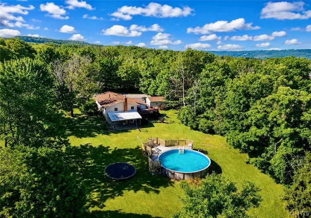 Photo 5 of Sale Pending at 1943 Falls Rd, Chittenango, NY 13037 | MLS# S1698133 | Listing updated on 2026-07-28